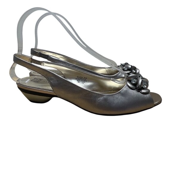 Anne Klein Ludwik Metallic Rhinestone Floral Design Slingback Sandals Sz 9.5M - Picture 3 of 10